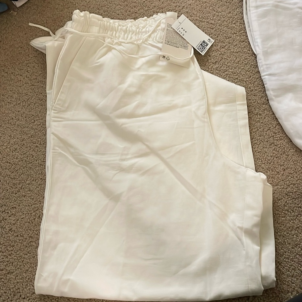 NWT h and m linen blend pants in white never worn